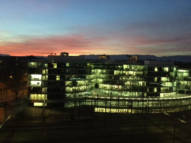 写真：夕暮れのthe graduate institute of international and development (IHEID)